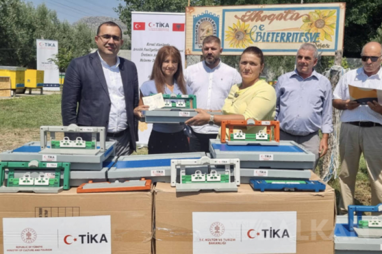 TİKA'dan Arnavutluk'taki arıcılara ekipman desteğ