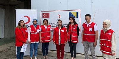 Türk Kızılay, Bosna Hersek'te yetimlere yardım dağıttı
