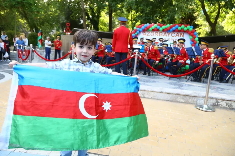 Bir kere yükselen bayrak, bir daha inmez